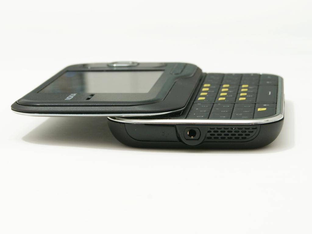 Nokia 6760 slide